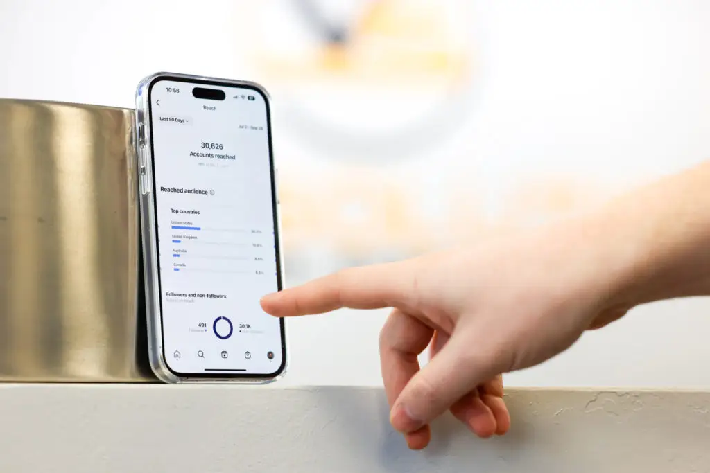 An influencer points to Instagram Insights showing more than 30,000 accounts have been reached.