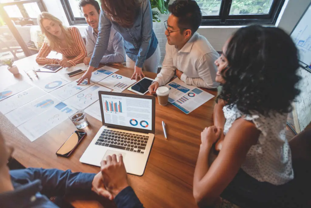 Content marketing team helps business. 